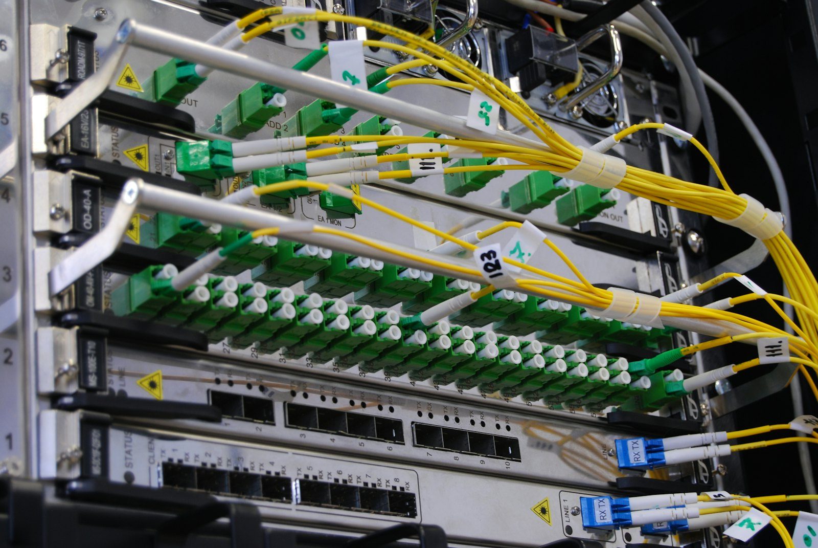 Network firewall equipment installed in a data centre rack